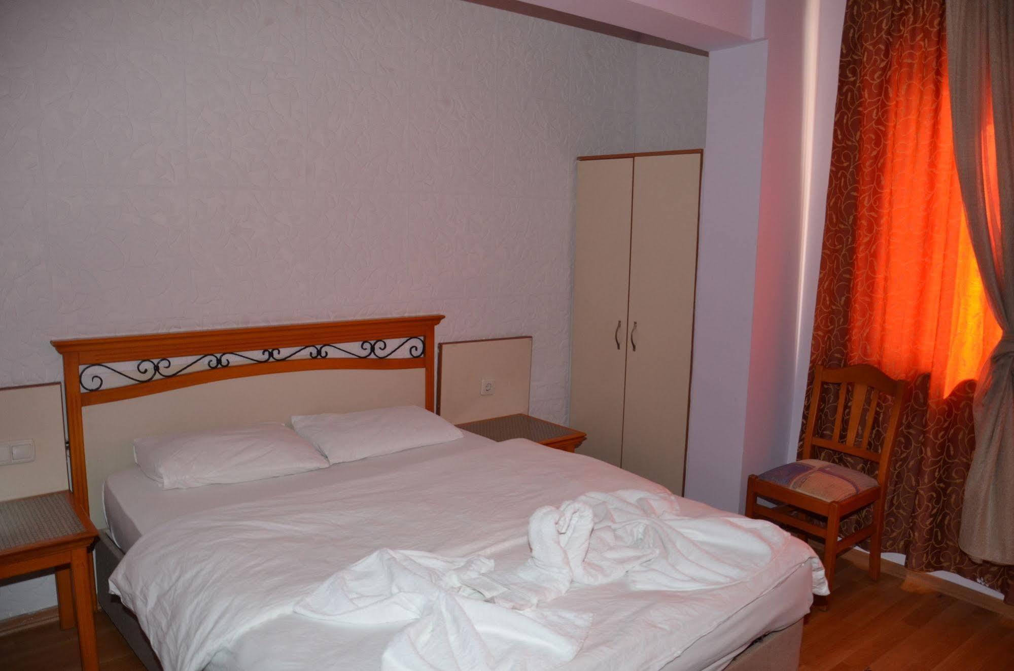 Ozturk Hotel Antalya Bagian luar foto