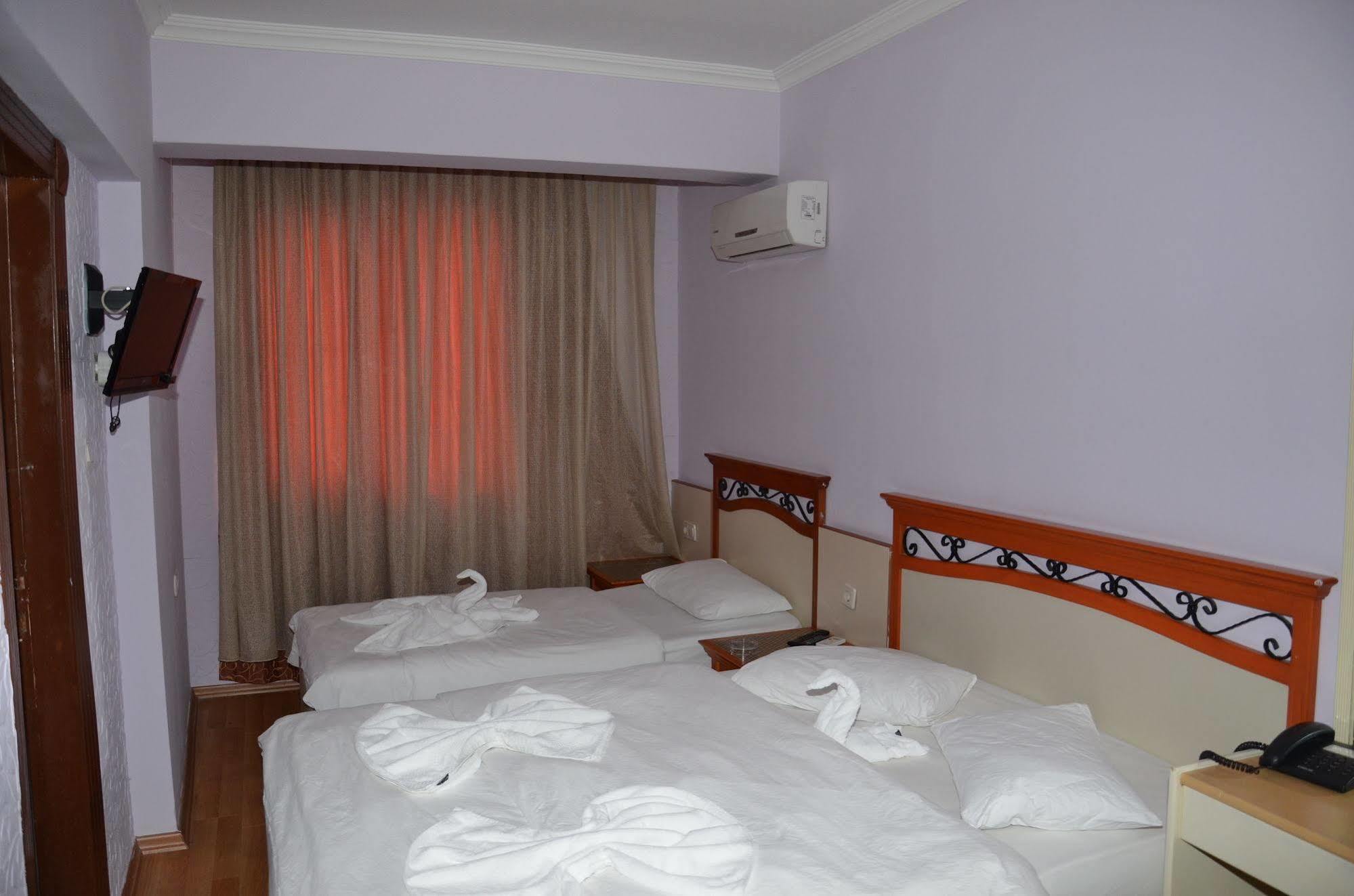 Ozturk Hotel Antalya Bagian luar foto