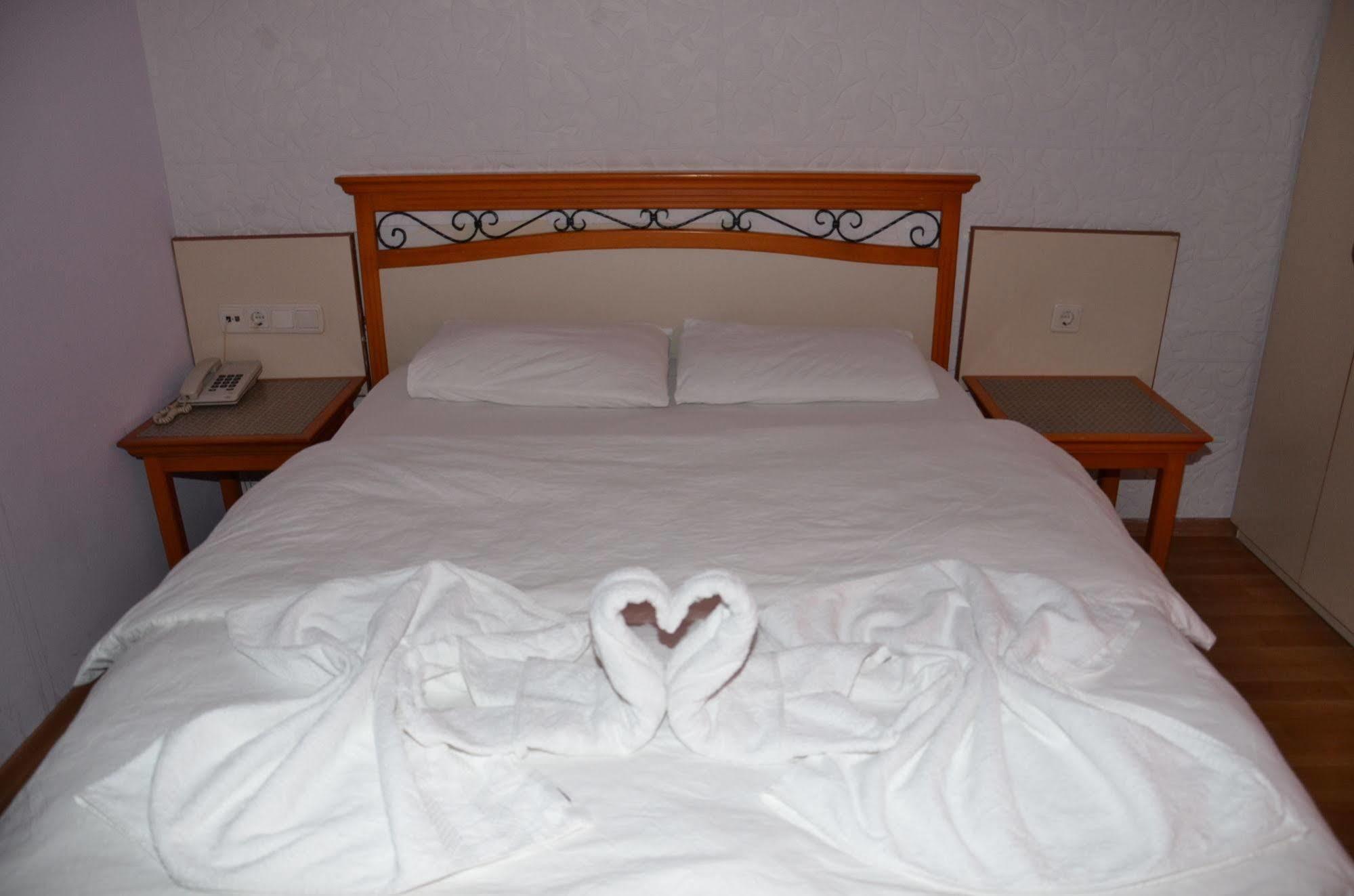 Ozturk Hotel Antalya Bagian luar foto