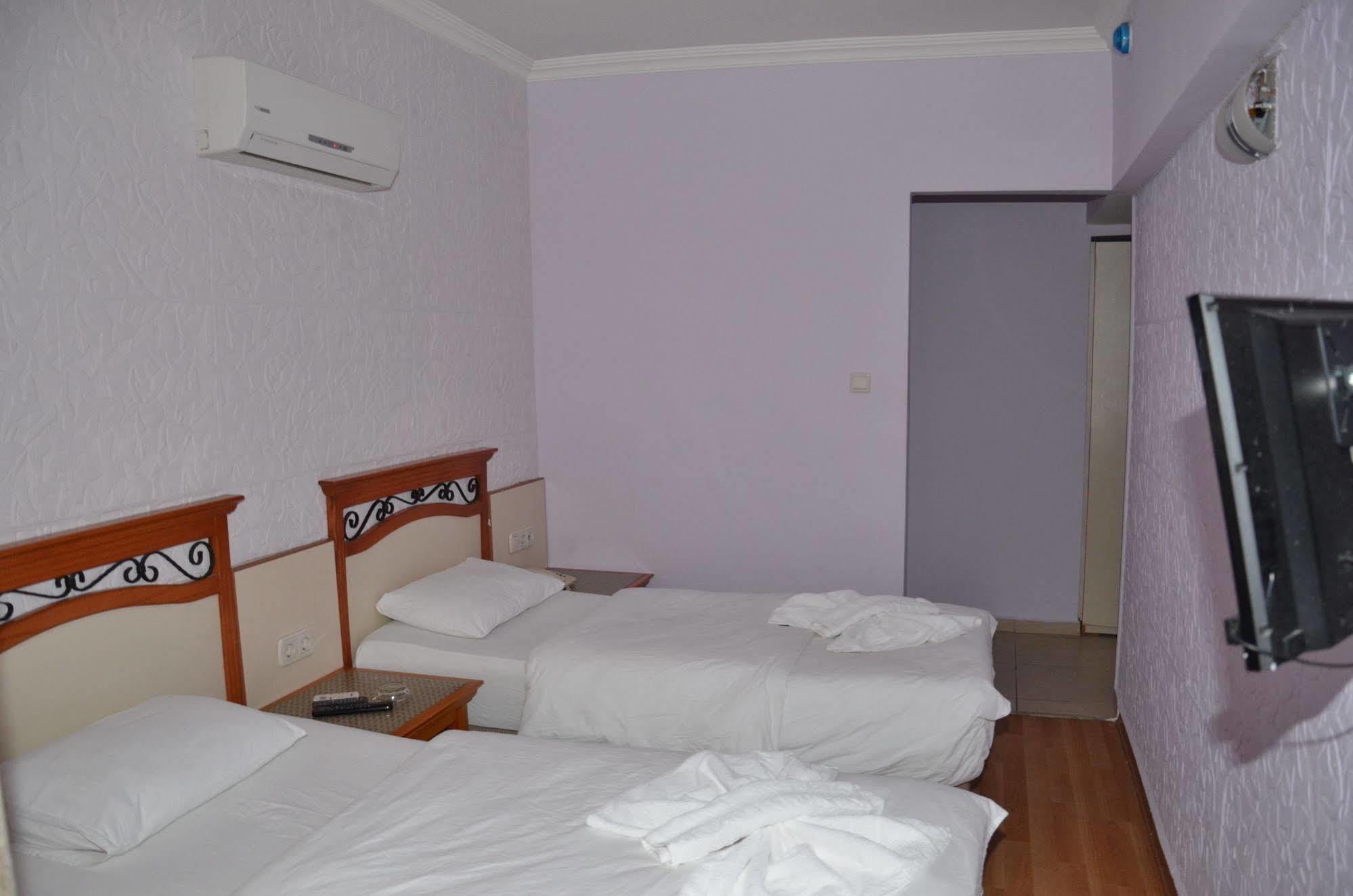 Ozturk Hotel Antalya Bagian luar foto