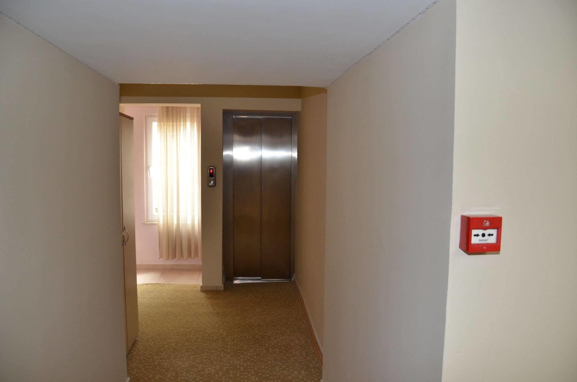 Ozturk Hotel Antalya Bagian luar foto