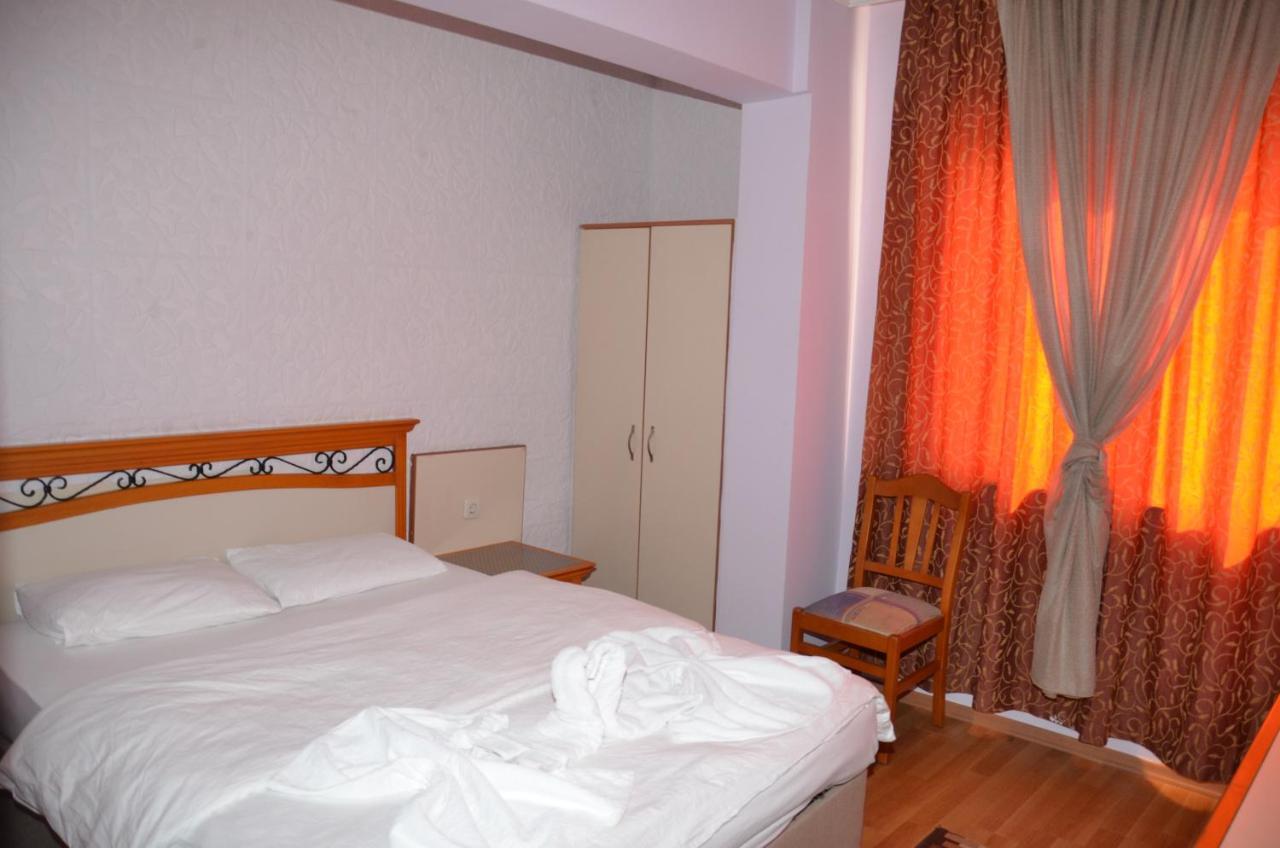 Ozturk Hotel Antalya Bagian luar foto